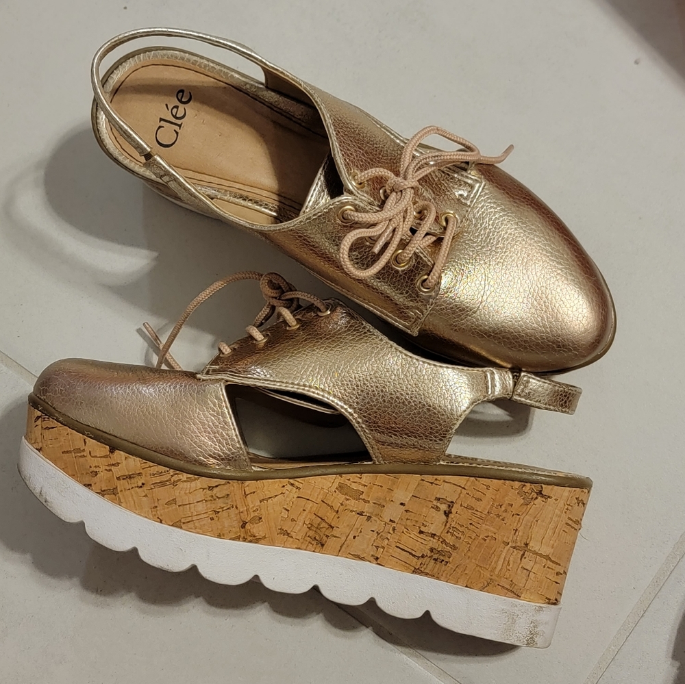 Alternative rose gold Clee platforms size 9